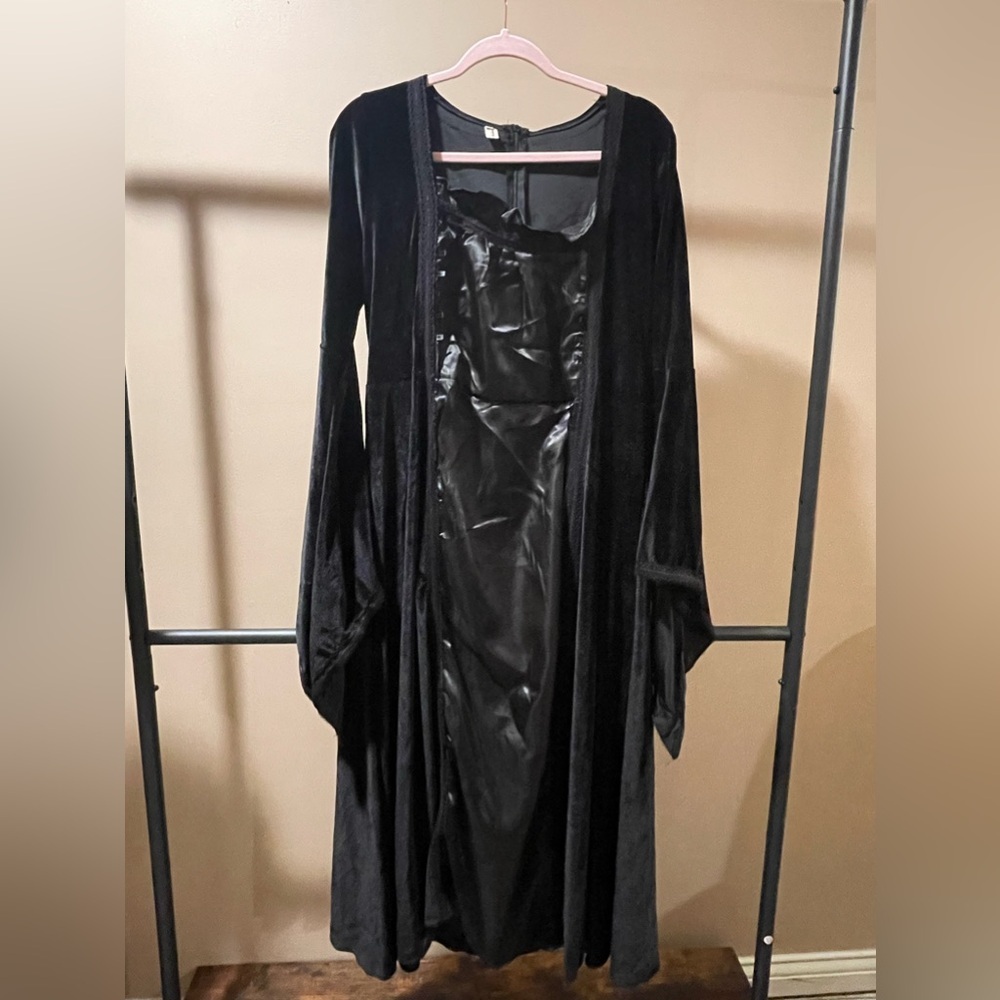 Women’s gothic dress